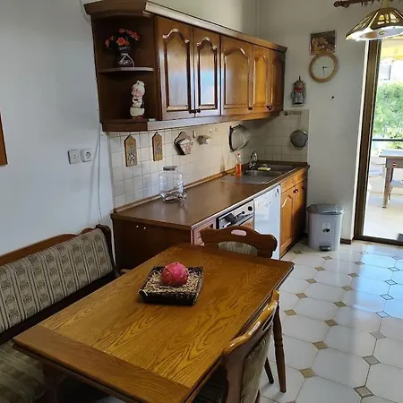 μαρούσι κέντρο μεγάλο 5 λεπτά κοντά Atina